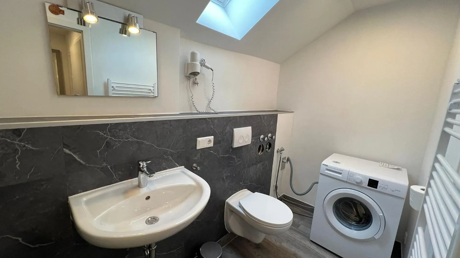 V3-6 Geraeumige Monteur Wohnung Mit 2 Schlafzimmern هانوفر شقة